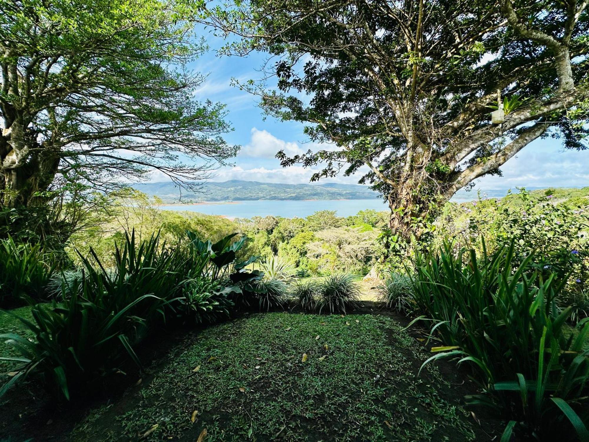 Lake Arenal Brewery & Hotel Tilaran Bagian luar foto