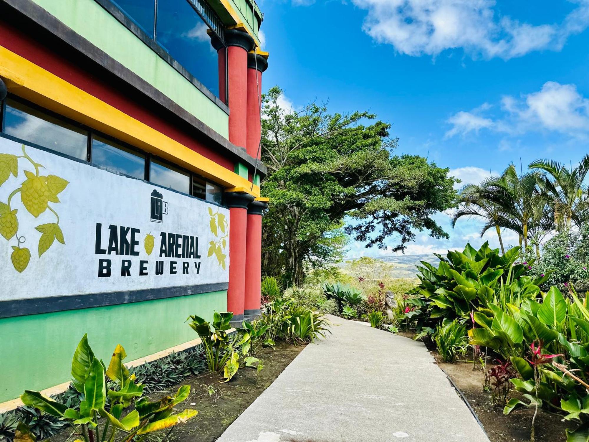 Lake Arenal Brewery & Hotel Tilaran Bagian luar foto